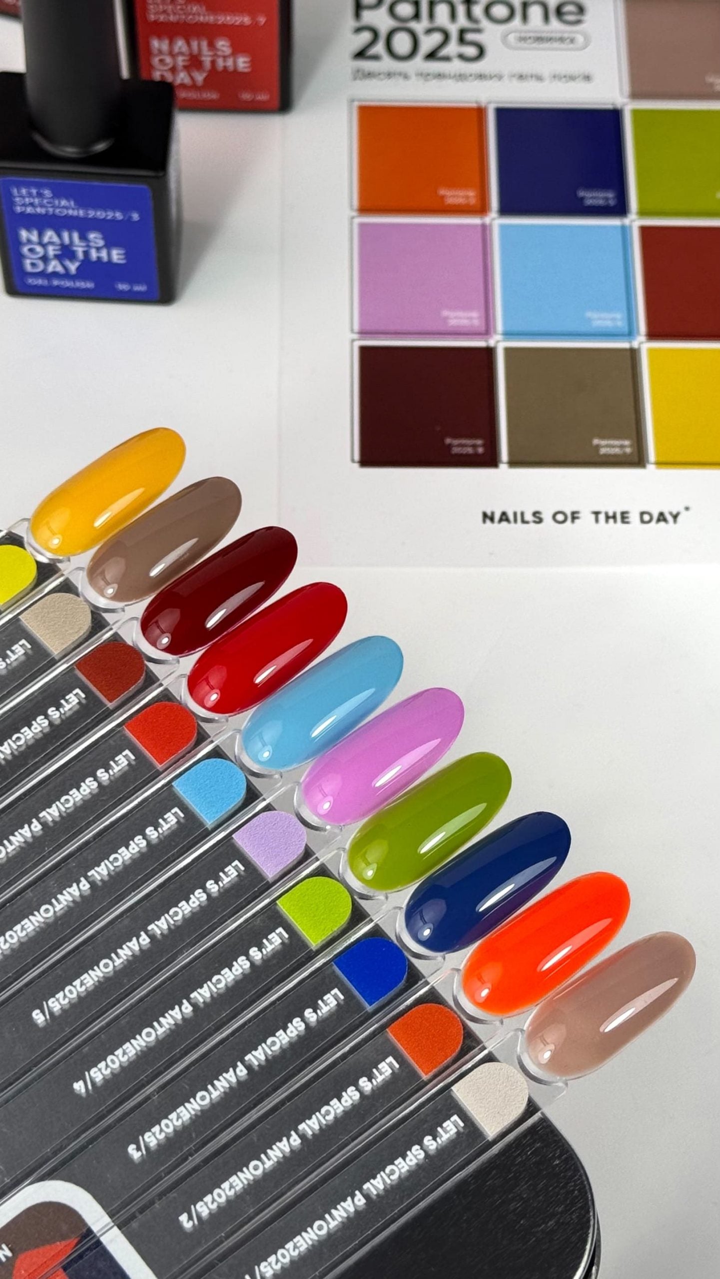nailsoftheday let’s special pantone2025/8