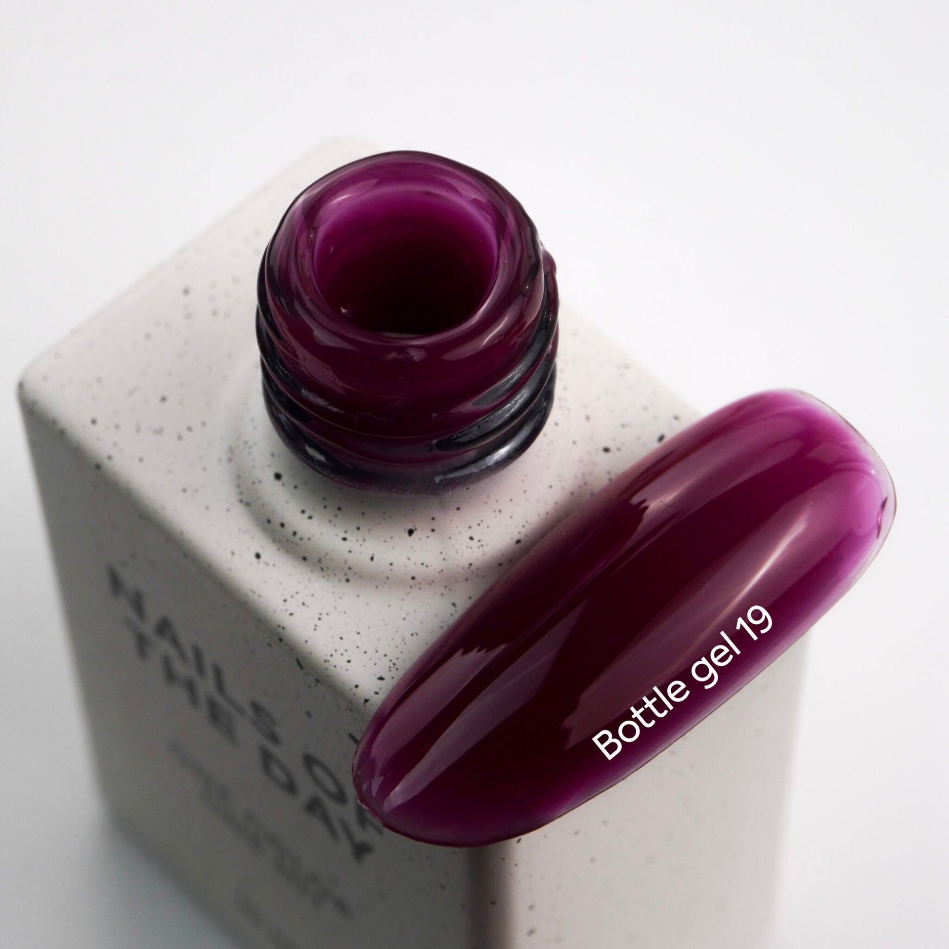 Nailsoftheday Bottle gel 19, 10 ml