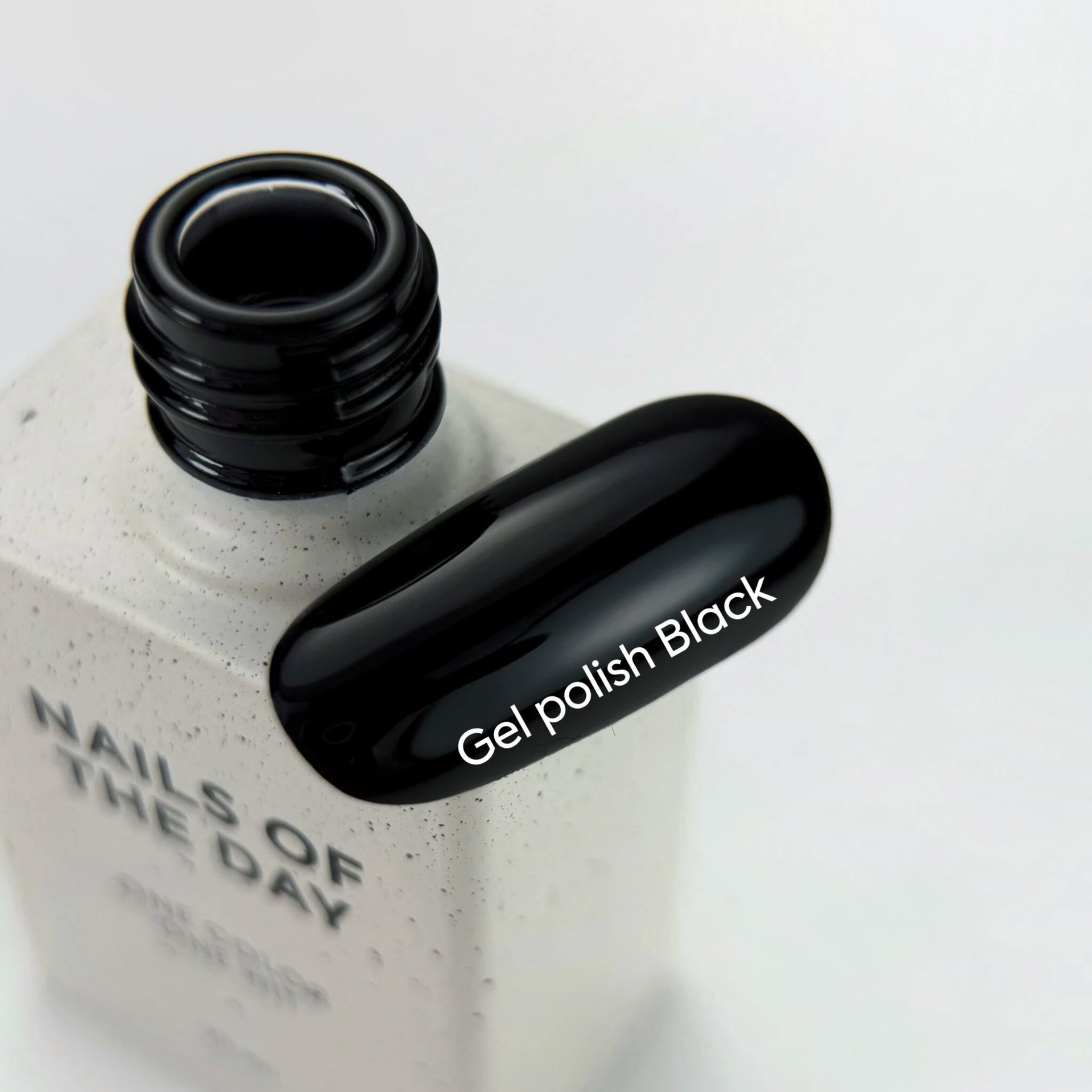 nailsoftheday gel polish schwarz